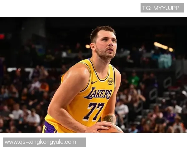 东契奇与里夫斯联手发威勇士油漆区内线防守漏洞显著