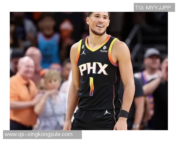 布克生涯第350次得分25跻身NBA历史前40位展现超凡实力